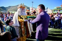 Gáldar: Miles de personas llenan de ilusión reciben a los Reyes Magos en su llegada al Estadio de Barrial