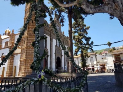 Teror se engalana por San Jos&eacute; y la Santa Cruz con los tradicionales festones