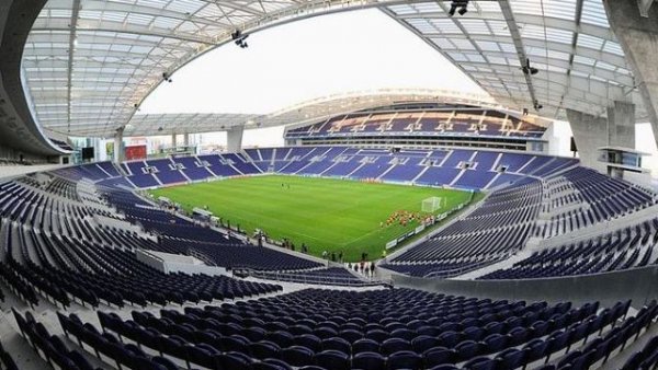 La UEFA multa al Oporto con 50.000 euros por retrasar el partido