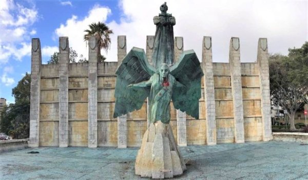 El Consejo de Patrimonio Cultural de Canarias rechaza la declaraci&oacute;n como BIC del Monumento a Franco