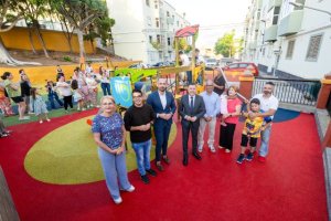 Gáldar: El Ayuntamiento inaugura la renovación del parque infantil de la Plaza de La Montaña