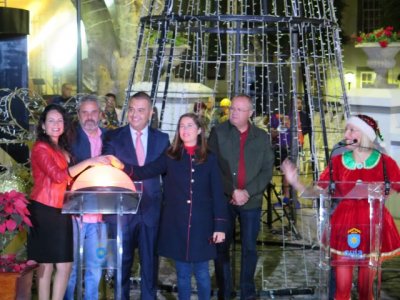 Gu&iacute;a dio el pistoletazo de salida a las fiestas navide&ntilde;as con el encendido del alumbrado y el espect&aacute;culo musical de Cristina Ramos