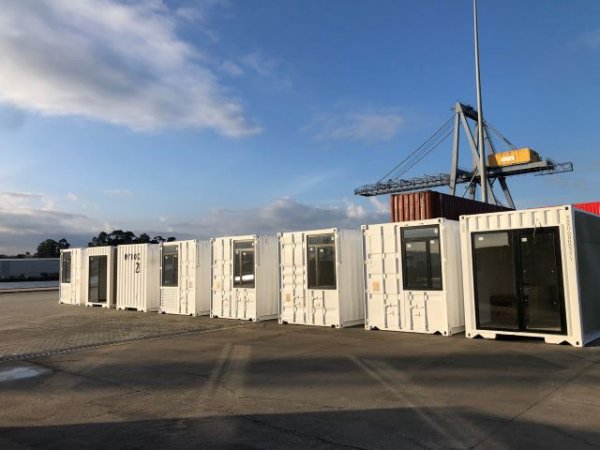 Embarcan en Galicia rumbo a La Palma las primeras casas modulares tipo contenedor