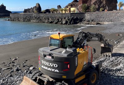 San Sebasti&aacute;n de La Gomera: El Ayuntamiento inicia los trabajos de puesta a punto y mantenimiento de las playas del municipio