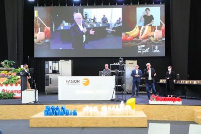 Los 21 apicultores premiados en el &lsquo;XVI Concurso oficial de mieles&rsquo; recogen sus premios en la &lsquo;Feria Gran Canaria Me Gusta&rsquo;