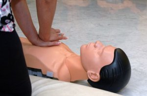 Profesionales del Insular-Materno Infantil participan en cursos de Primeros Auxilios