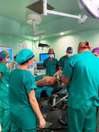 El Hospital Dr. Negr&iacute;n realiza por vez primera una cirug&iacute;a en un paciente despierto para extraer un tumor cerebral