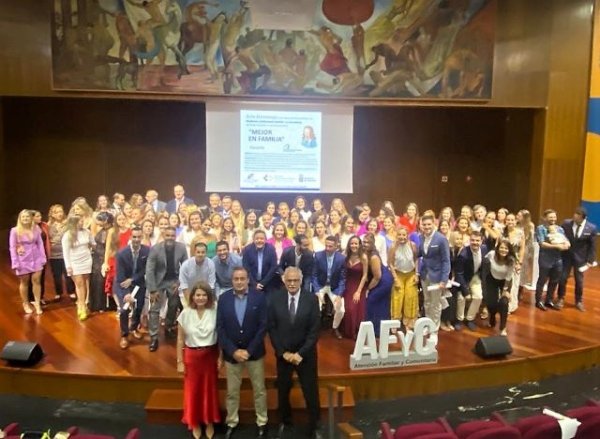 Sanidad homenajea a los 37 especialistas en Atención Familiar y Comunitaria formados en la Gerencia de Gran Canaria