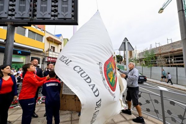Gáldar: Arrancan las Fiestas Mayores de Santiago con la izada de bandera