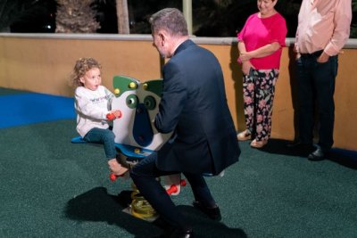 El Ayuntamiento inaugura la renovaci&oacute;n del parque infantil de la calle Tazirga, en Ca&ntilde;ada Honda