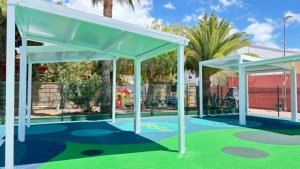 Educación invierte siete millones de euros en 160 espacios de sombra en centros isleños para combatir el calor