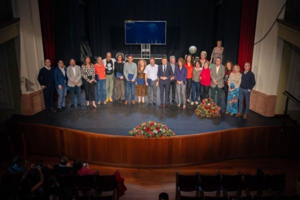 Gáldar regala un homenaje a sus profesores jubilados