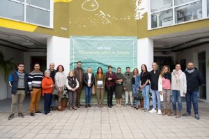 La FEDAC promociona la creación de una colección de 42 trajes tradicionales junto a la asociación Entre Amigos en Jinámar