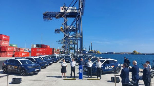 El Director General de la Policía presenta 174 nuevos vehículos policiales que prestarán servicio en Canarias