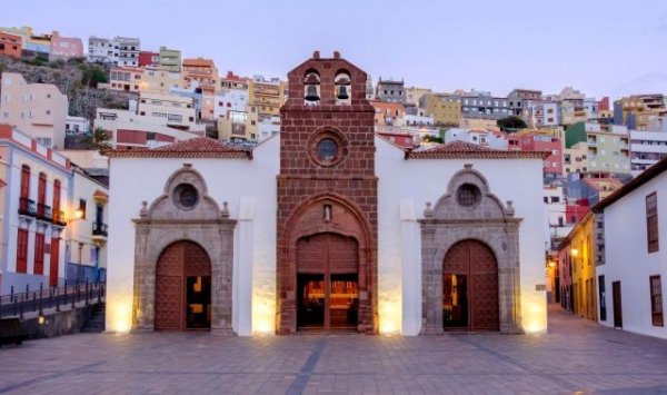 La Gomera: El Cabildo acuerda con el Obispado un convenio para rehabilitar el patrimonio eclesiástico