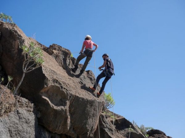 El Gobierno estudia las cuevas colgadas de Tenerife