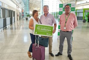 Binter recibió hoy en el Aeropuerto de Fuerteventura a su pasajero 75 millones