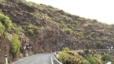 El Cabildo cierra el lunes la carretera entre Cuatro Puertas y Aguatona para retirar rocas inestables sobre la vía