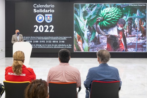 Los bomberos de Gran Canaria editan un calendario para recaudar fondos para las y los palmeros