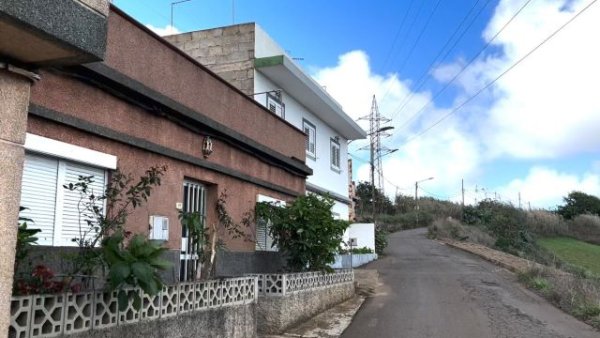 El Ayuntamiento de Guía reasfalta mañana jueves la carretera Casas de Aguilar-Barranquillo Frío y cierra la vía al tráfico