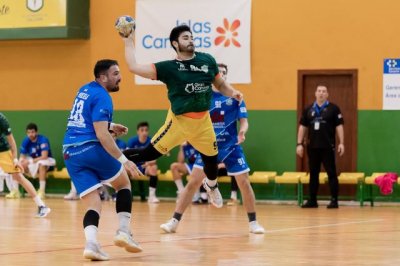 Balonmano: El Gáldar Gran Canaria paga su mal inicio ante Carballal (21-32)