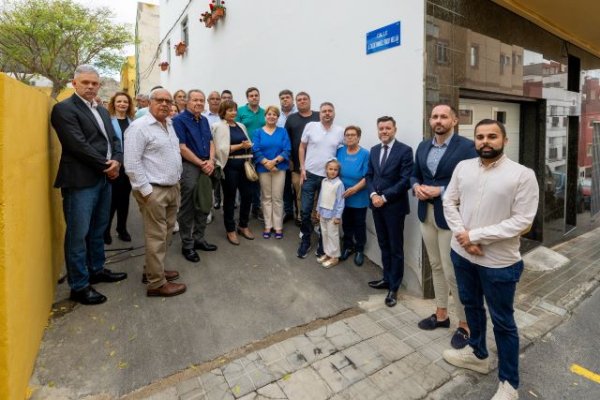 Gáldar inaugura en Barrial la calle en honor al Alcalde Manuel Godoy Melián en la vía en la que vivió