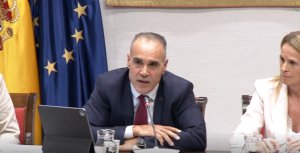 El Comisionado del REF presenta ante el Parlamento de Canarias un plan educativo del fuero isleño