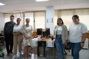 Economía facilita a cuatro jóvenes su primera experiencia profesional en la administración pública