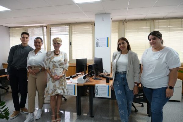 Economía facilita a cuatro jóvenes su primera experiencia profesional en la administración pública