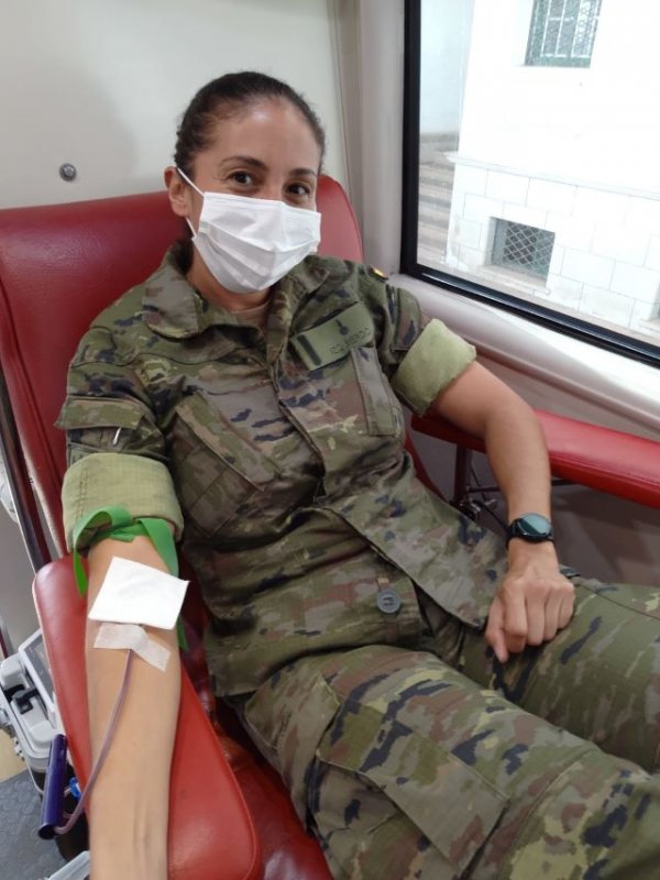 El ICHH visitó la Base Militar de Los Rodeos para promocionar la donación de sangre entre su personal