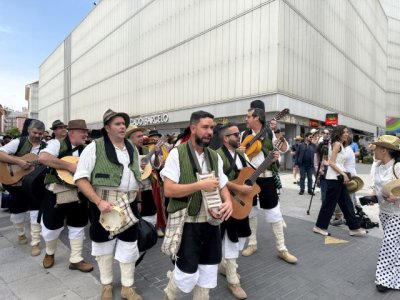 500 personas participan en Madrid en la Romería Canaria para celebrar el orgullo de quienes somos