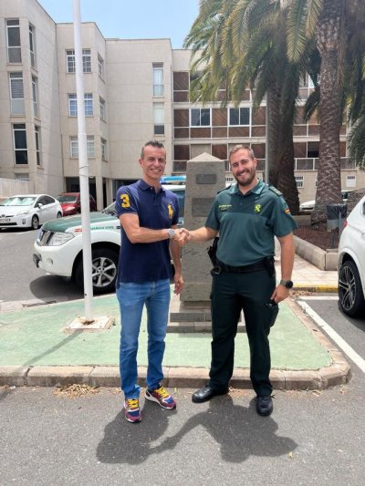 La Aldea: El alcalde, V&iacute;ctor Hern&aacute;ndez, se re&uacute;ne con el nuevo capit&aacute;n de la Guardia Civil del puesto de Santa Mar&iacute;a de Gu&iacute;a