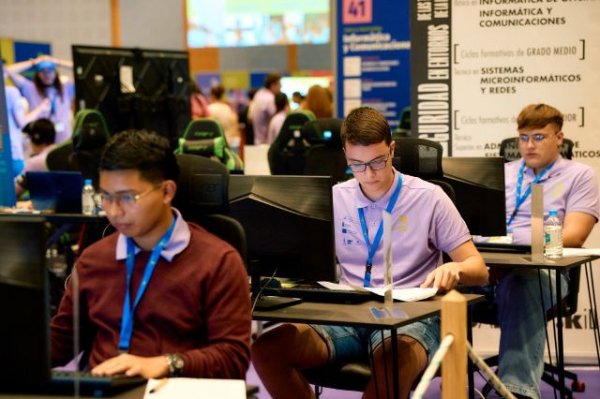 Educación amplía la oferta de FP para el curso 2025/26 y crea dos estudios de modalidad virtual