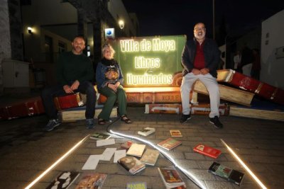 Los ‘Libros Iluminados’ iluminan la Villa de Moya