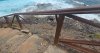 Playa del Front&oacute;n en G&aacute;ldar, barandillas y escaleras de acceso a la playa en mal estado