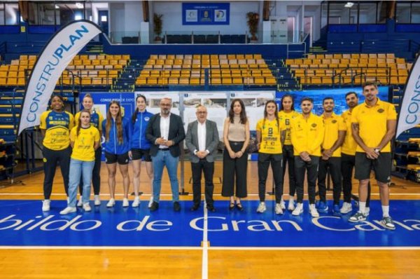 El presidente y el consejero de Deportes visitan el Centro Insular de Deportes en el primer día de las obras de reforma