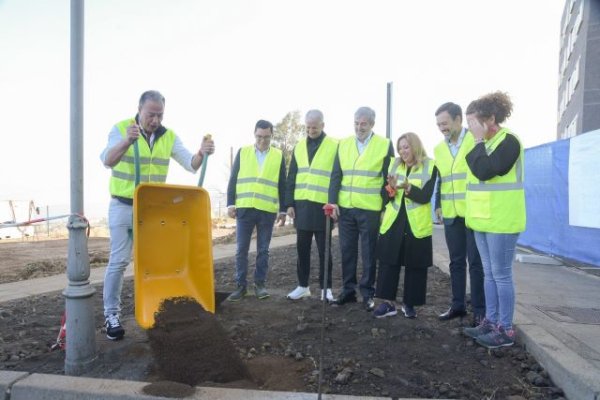 El Gobierno de Canarias pone la primera piedra para la construcción de 65 viviendas públicas en La Orotava