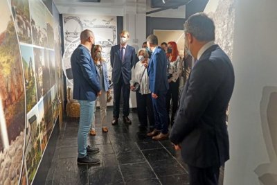 El Elder muestra al embajador de Reino Unido en Espa&ntilde;a la influencia y huella brit&aacute;nica en las islas