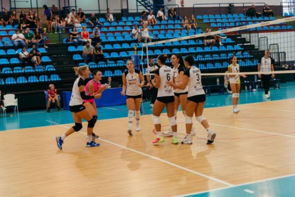 Voleibol Superliga Femenina 2: El Arona Voley contin&uacute;a su buena racha y suma un nuevo triunfo ante RGC Covadonga