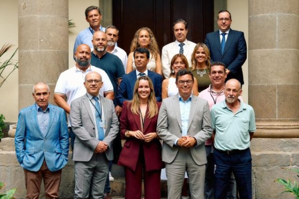 El Parlamento aprueba la modificación de la Ley de Ordenación del Transporte por Carretera de Canarias