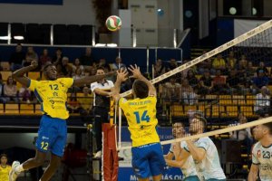 Voleibol: El CV Guaguas no da opciones a su rival, vence y ya piensa en los playoffs (0-3)