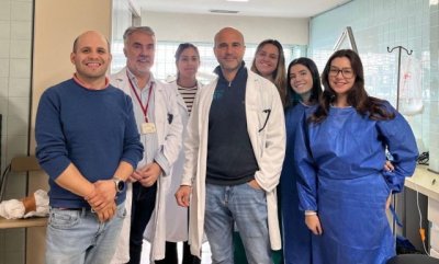 El HUC realiza los primeros implantes osteointegrados transcutáneos para mejorar la capacidad auditiva