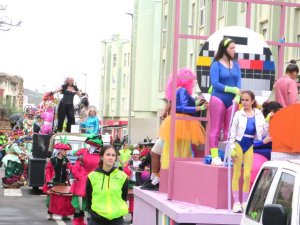 &lsquo;Los a&ntilde;os 80&rsquo;, alegor&iacute;a ganadora del Carnaval de Gu&iacute;a 2026