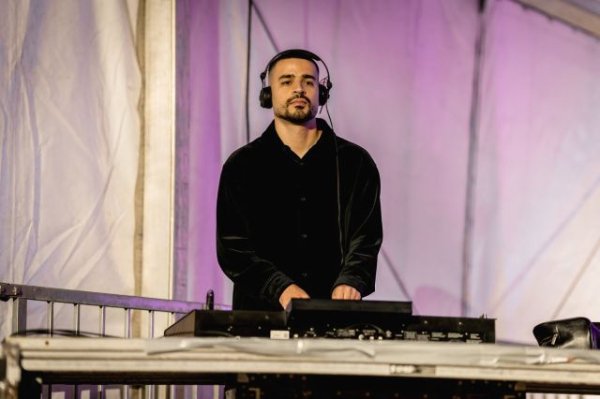 Gu&iacute;a: El DJ Javi Row ha puesto el broche de oro a una noche m&aacute;gica