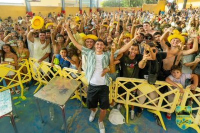 G&aacute;ldar: Los polvos Holi marcan tendencia en la fiesta de Barrial