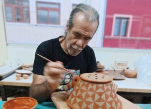 La cerámica ancestral canaria es la protagonista de un curso taller en el Museo y Parque Arqueológico Cueva Pintada