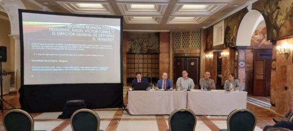 Lucha Canaria: Rueda de prensa de Francisco Rivero Vega, su equipo de gestión y sus servicios jurídicos (Vídeo)