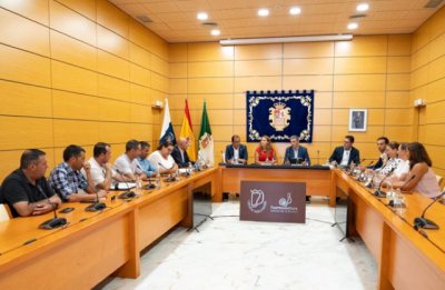 El Gobierno canario y el Cabildo de Fuerteventura establecen l&iacute;neas de trabajo para fortalecer el sector primario