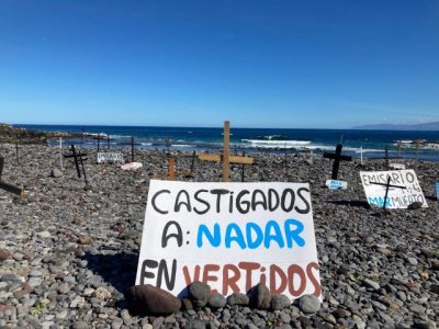 Cuatro Banderas Negras a Canarias por contaminaci&oacute;n y mala gesti&oacute;n de su litoral