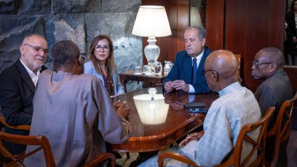 Perestelo traslada la voluntad del Gobierno de trabajar con Senegal para evitar el drama de la migraci&oacute;n